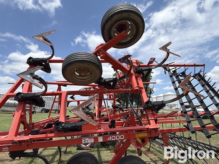 2018-kuhn-4000-25w-25’-field-cultivator-image-15