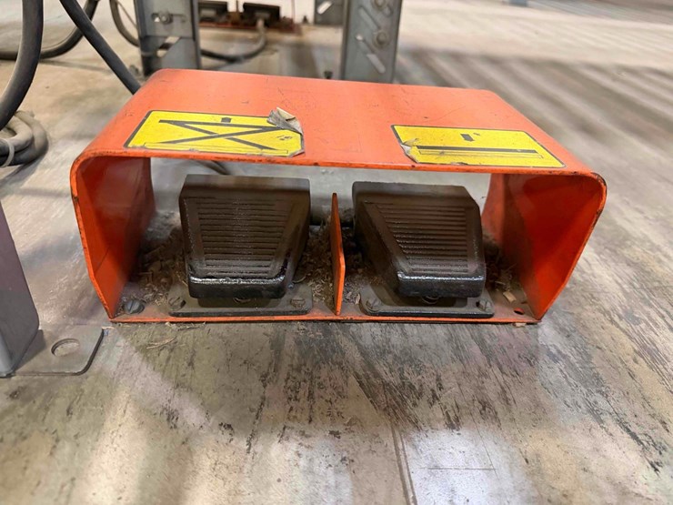 lee-l36-30-electric-hydraulic-scissor-lift-image-8