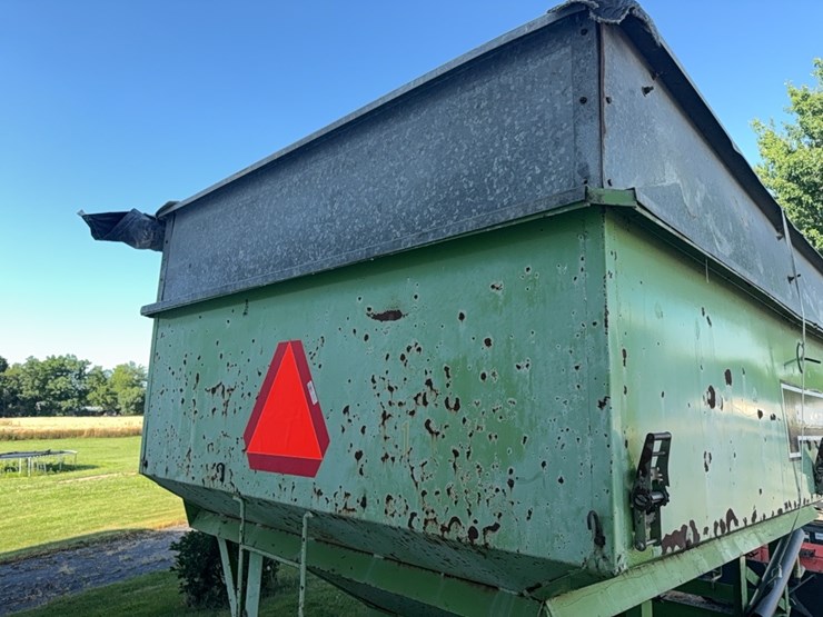 parker-gravity-wagon-w/-john-deere-gear-image-7