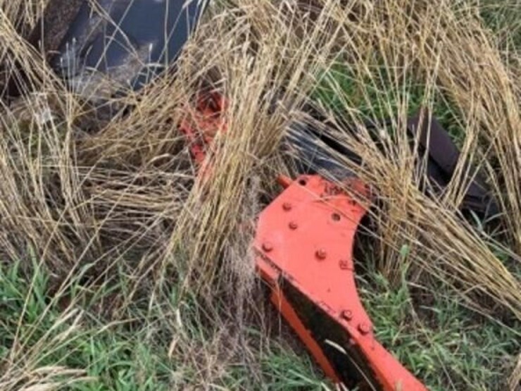 blanchat-12-bottom-plow-image-17