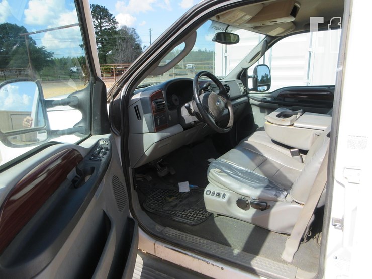 2005-ford-f350-sd-lariat-image-9