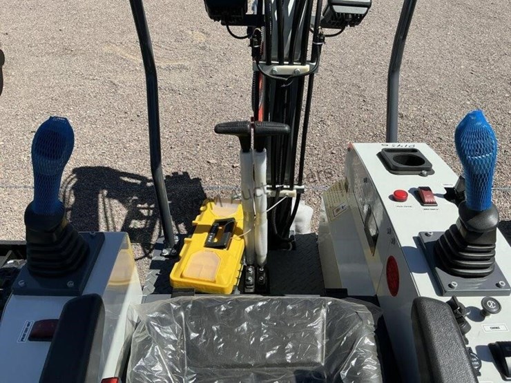 2025-battler-et15h-mini-excavator-image-10