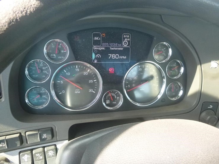2017-kenworth-t880-image-25