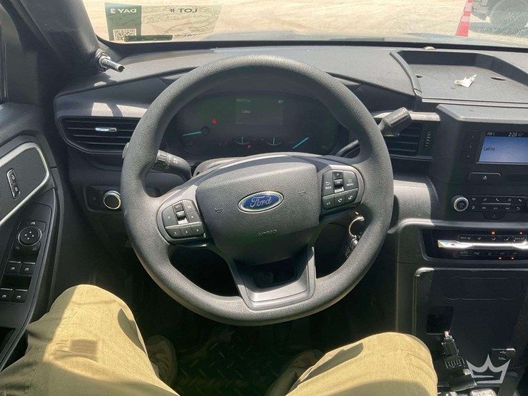 2020-ford-explorer-image-12