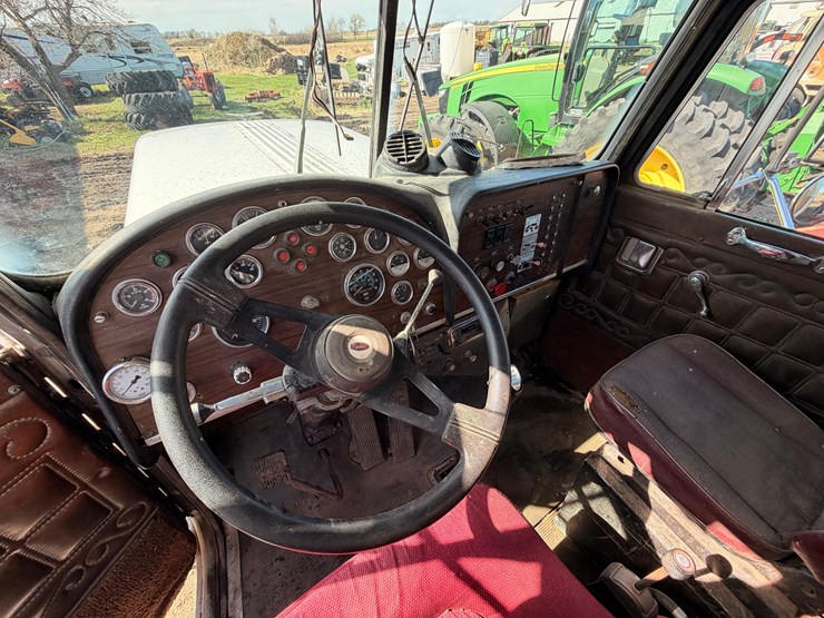 1980-peterbilt-grain-truck-image-36
