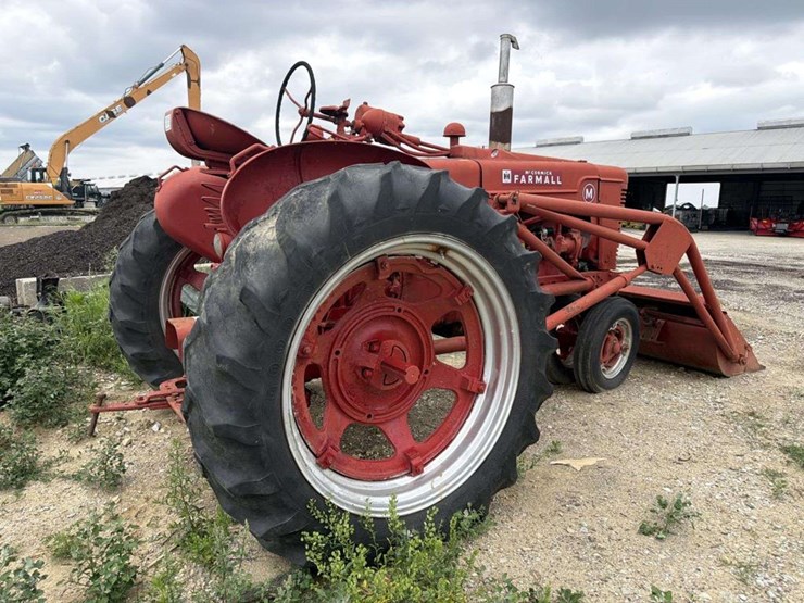 farmall-m-loader-tractor-image-4