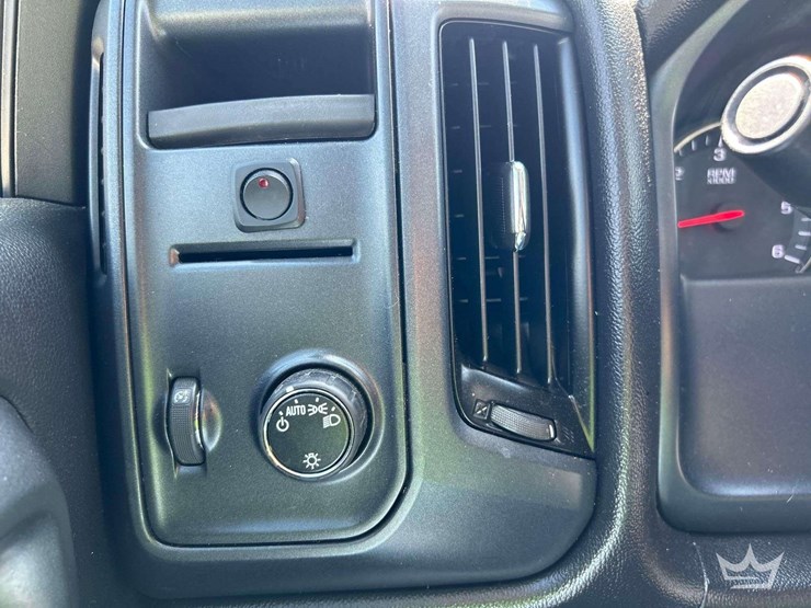 2015-chevrolet-silverado-image-15
