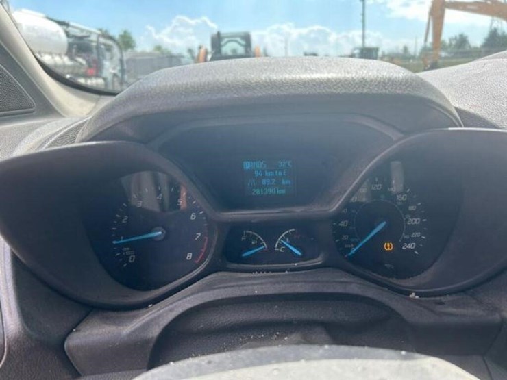 2014-ford-cargo-image-12