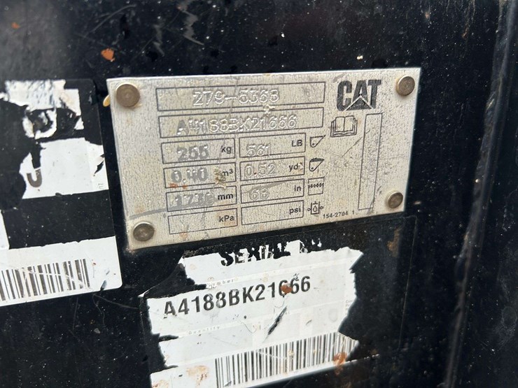 2015-caterpillar-259d-image-36