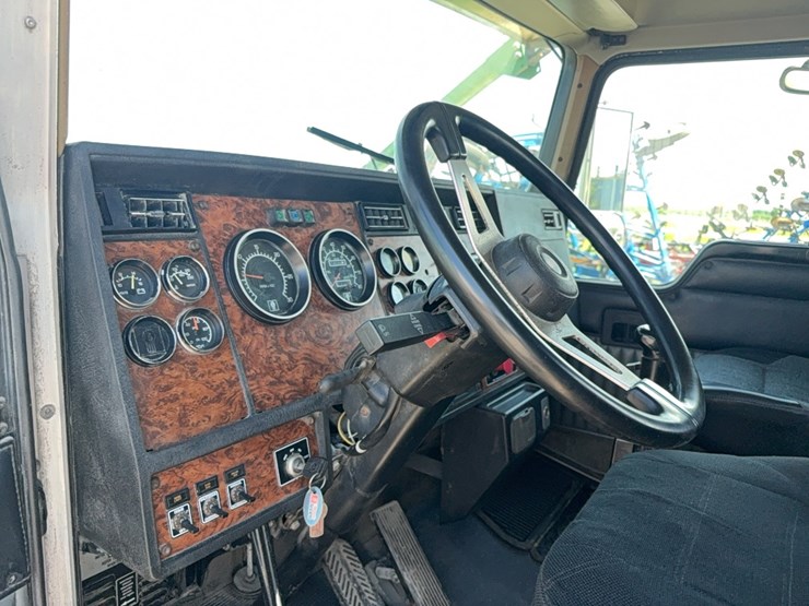 1999-kenworth-t800-image-6