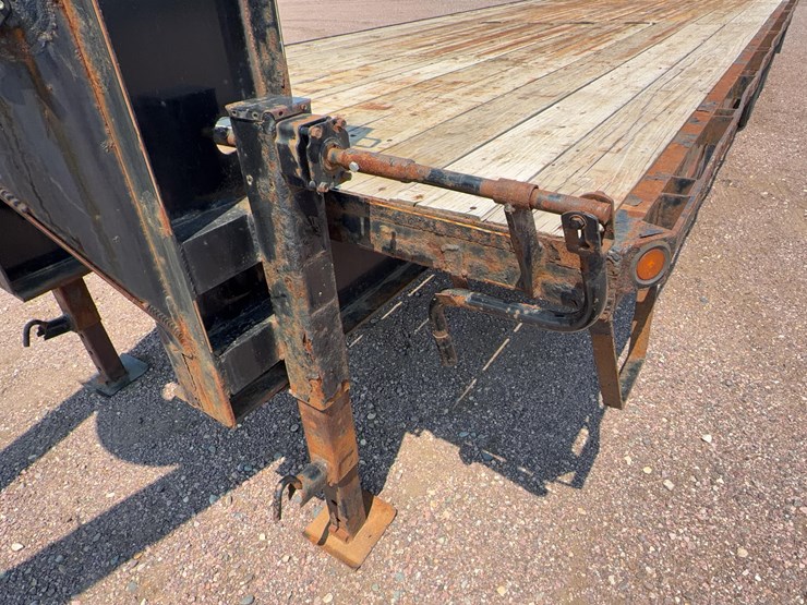 2016-dct-830gs38-gooseneck-trailer-image-11