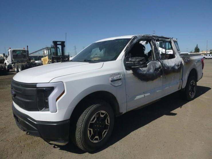 2023-ford-f150-lightning-image-1