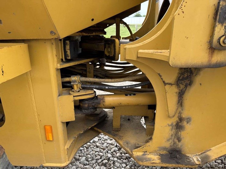 caterpillar-928g-image-12