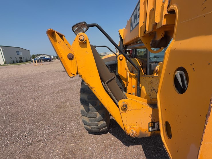 2011-jcb-510-56-image-15
