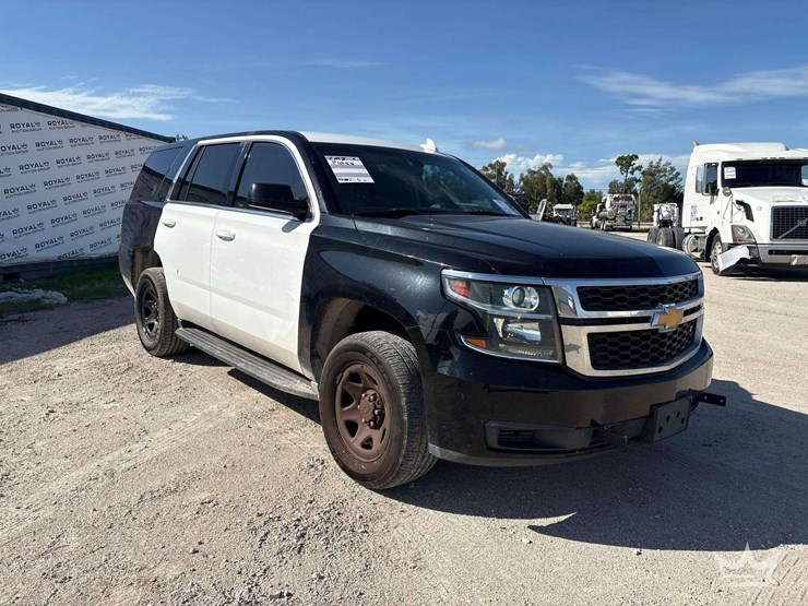 2018-chevrolet-tahoe-image-2