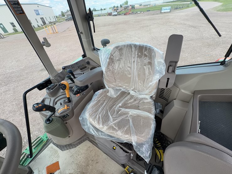 2023-john-deere-6130m-image-36