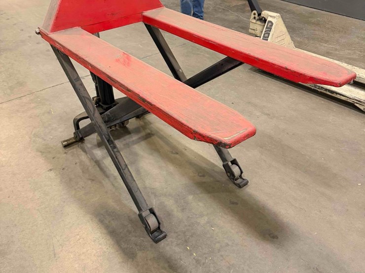 manual-pallet-jack-image-1