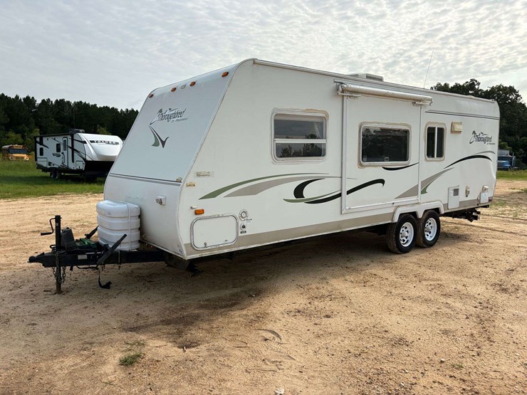 2004-palomino-"thoroughbred"-travel-trailer-image-1