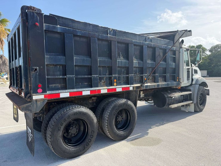 2006-mack-granite-ct713-image-4