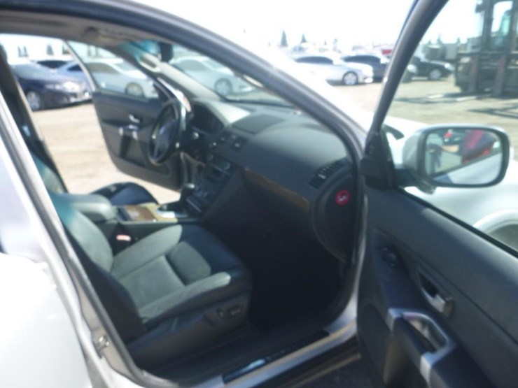 2010-volvo-xc90-image-6