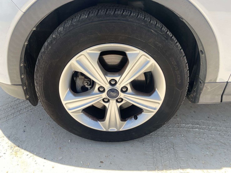 2015-ford-escape-se-image-19
