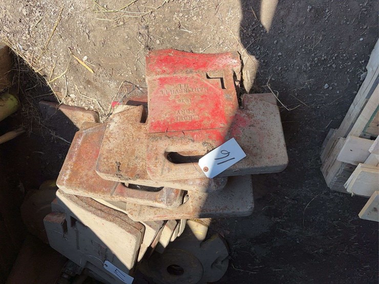 (4)-international-harvester-tractor-front-suitcase-weights-image-1