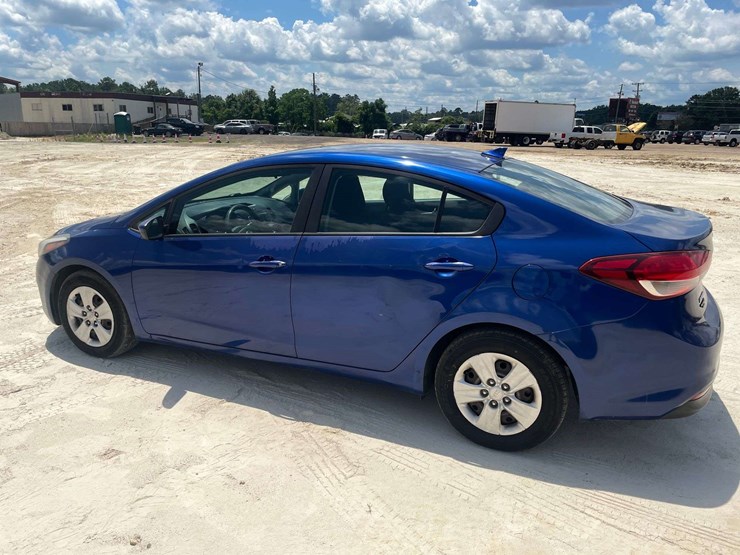 2017-kia-forte-4-door-sedan-(174,799-miles)-image-2