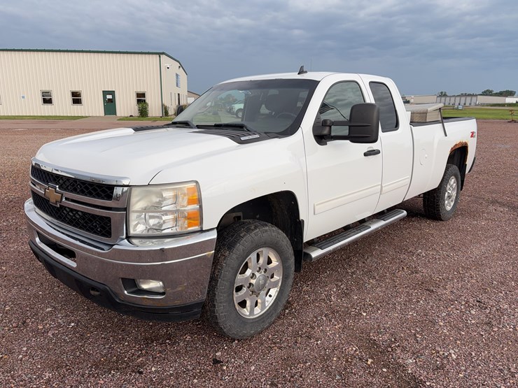 2011-chevrolet-silverado-2500-image-1