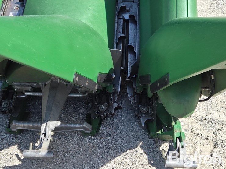 2017-john-deere-608c-image-10