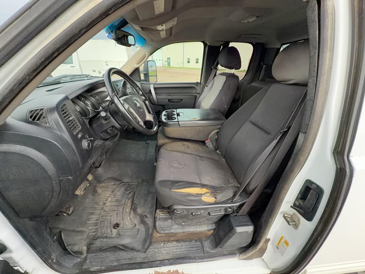 2011-chevrolet-silverado-2500-image-19