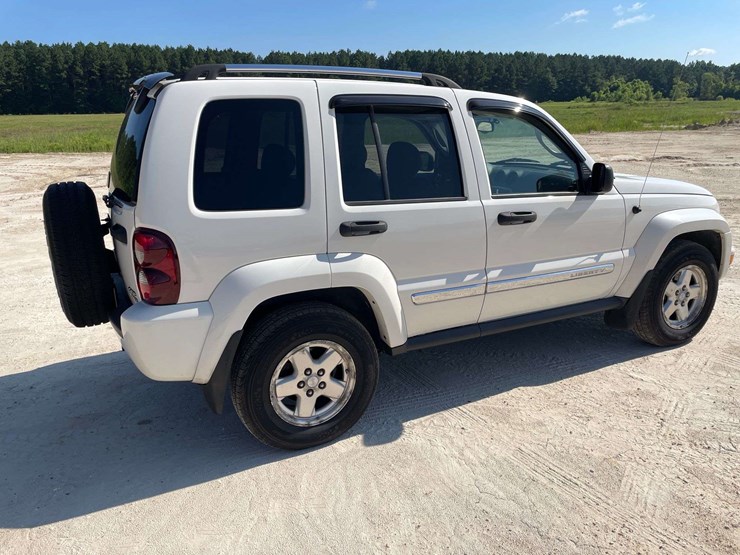 2005-jeep-liberty-image-3