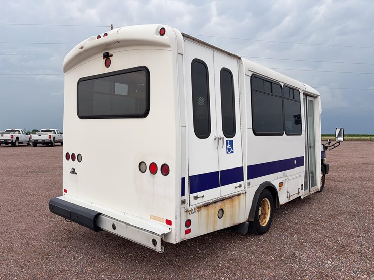 2015-champion-bus-inc.-ch230rl-mini-bus-image-5