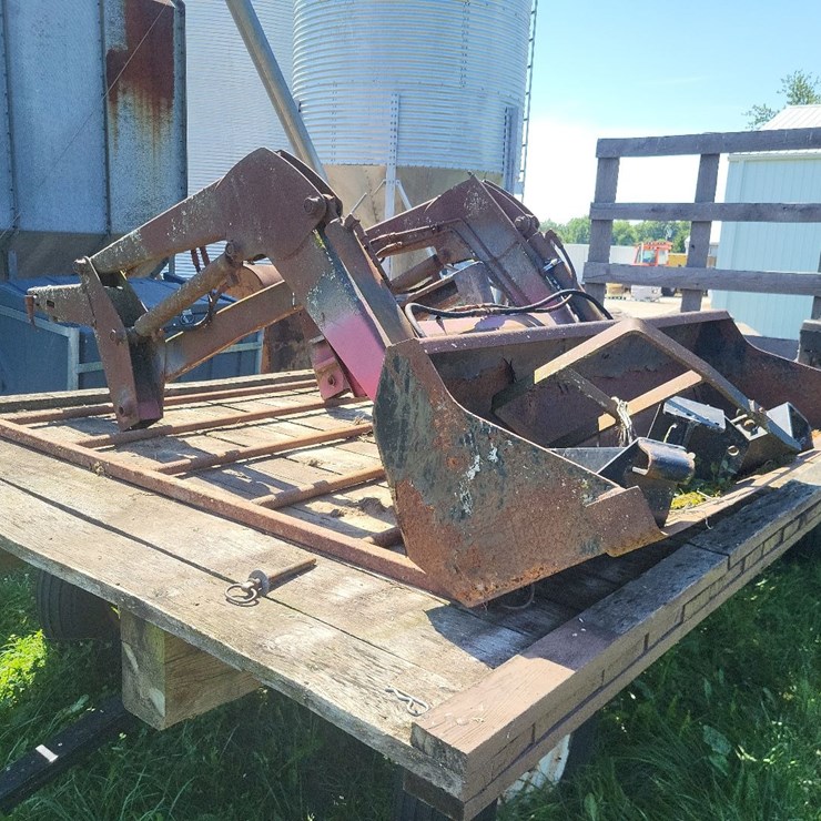 Massey Ferguson Front End Tractor Loader w/Loader Mounts and 60" Bucket - Fire