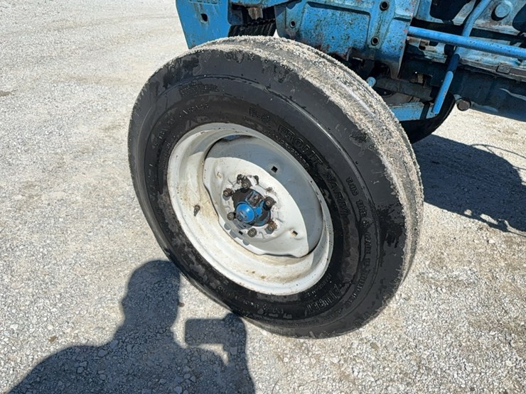 1977-ford-5600-image-12