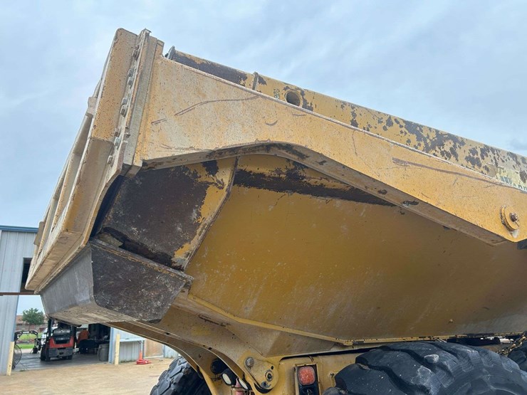 2008-caterpillar-725-image-37