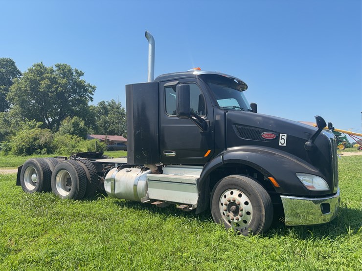 2017-peterbuilt-567-model-image-7