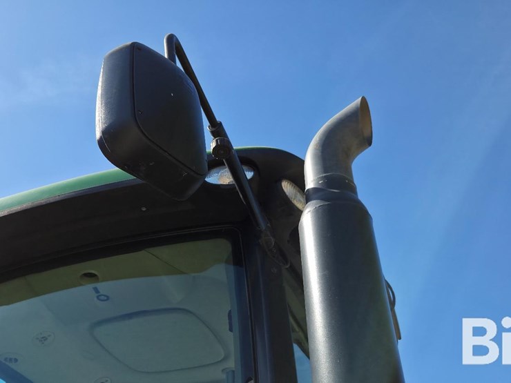 2013-john-deere-8235r-image-17