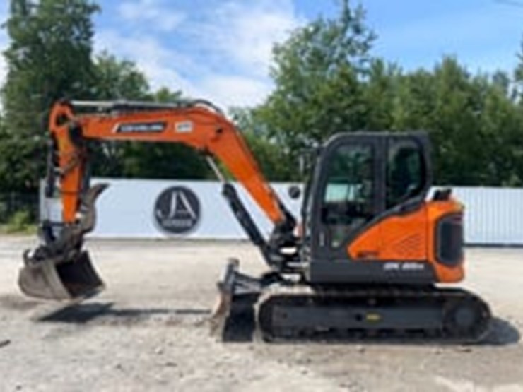 2023-develon-dx89r-excavator-with-2-buckets-image-9