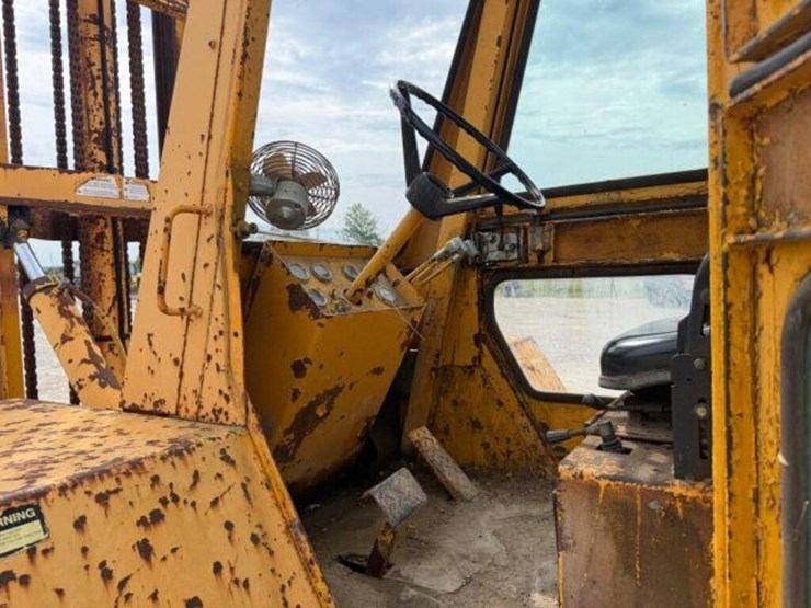 lift-king-4x4-rough-terrain-forklift-image-16