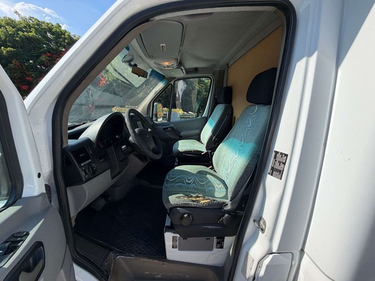 2010-freightliner-sprinter-3500-image-11