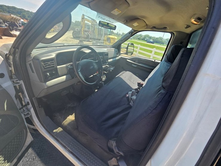 2003-ford-f550-image-23