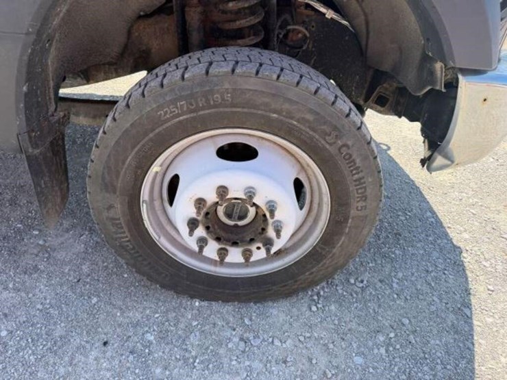 2016-ford-f550-xl-image-32
