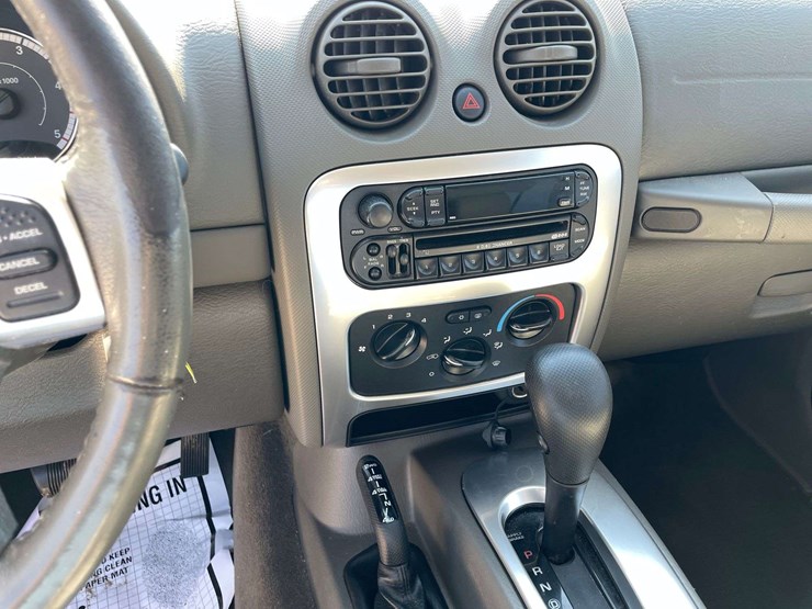 2005-jeep-liberty-image-13