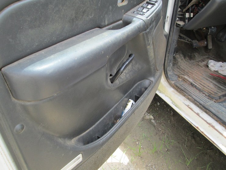2005-gmc-2500hd-image-25
