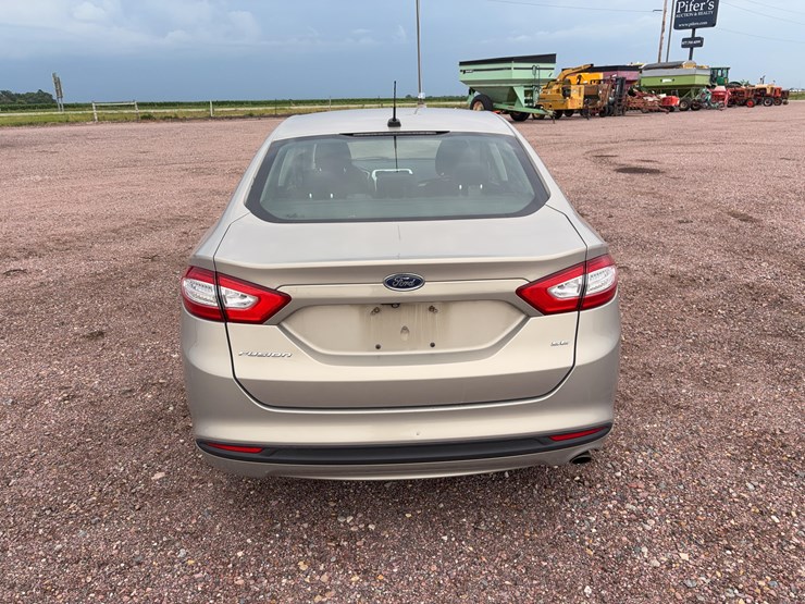 2015-ford-fusion-se-image-6