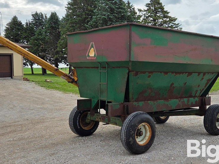 dakon-1212-dakon-gravity-wagon-with-hydraulic-auger-image-5