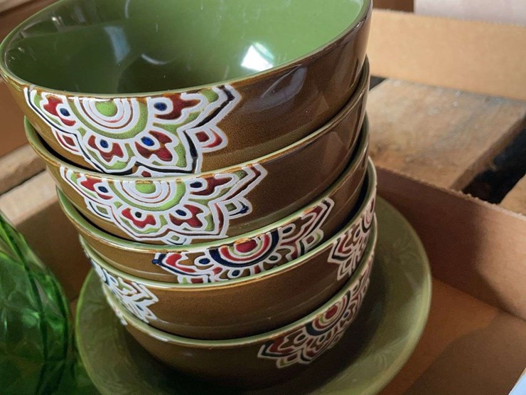 assorted-kitchenware-and-decorative-items-collection-image-4