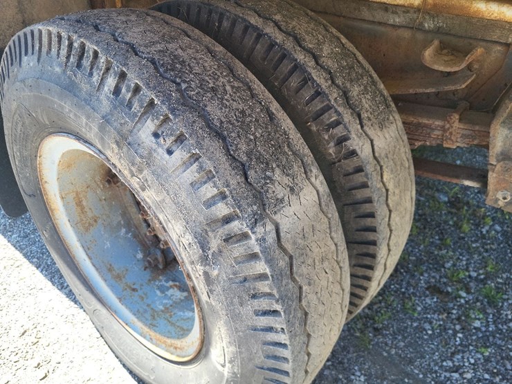 ford-f700-image-55