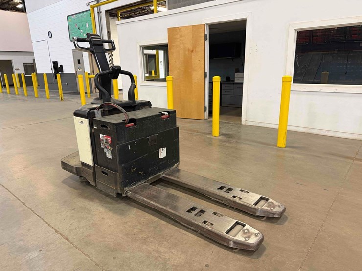 electric-pallet-jack-image-1