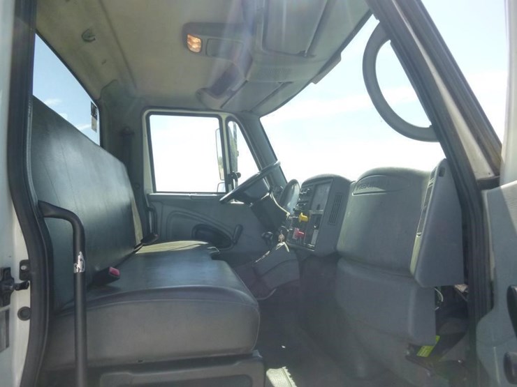 2007-international-durastar-4400-image-21
